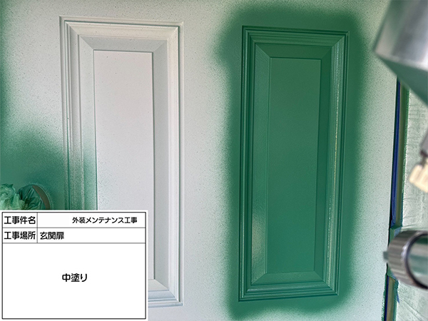 神奈川県鎌倉市　玄関ドア　中塗り