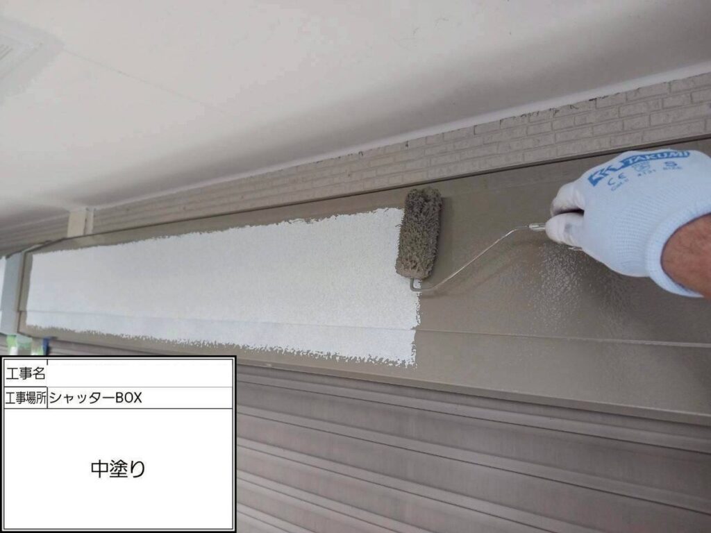 鎌倉市N様邸-シャッターボックス中塗り