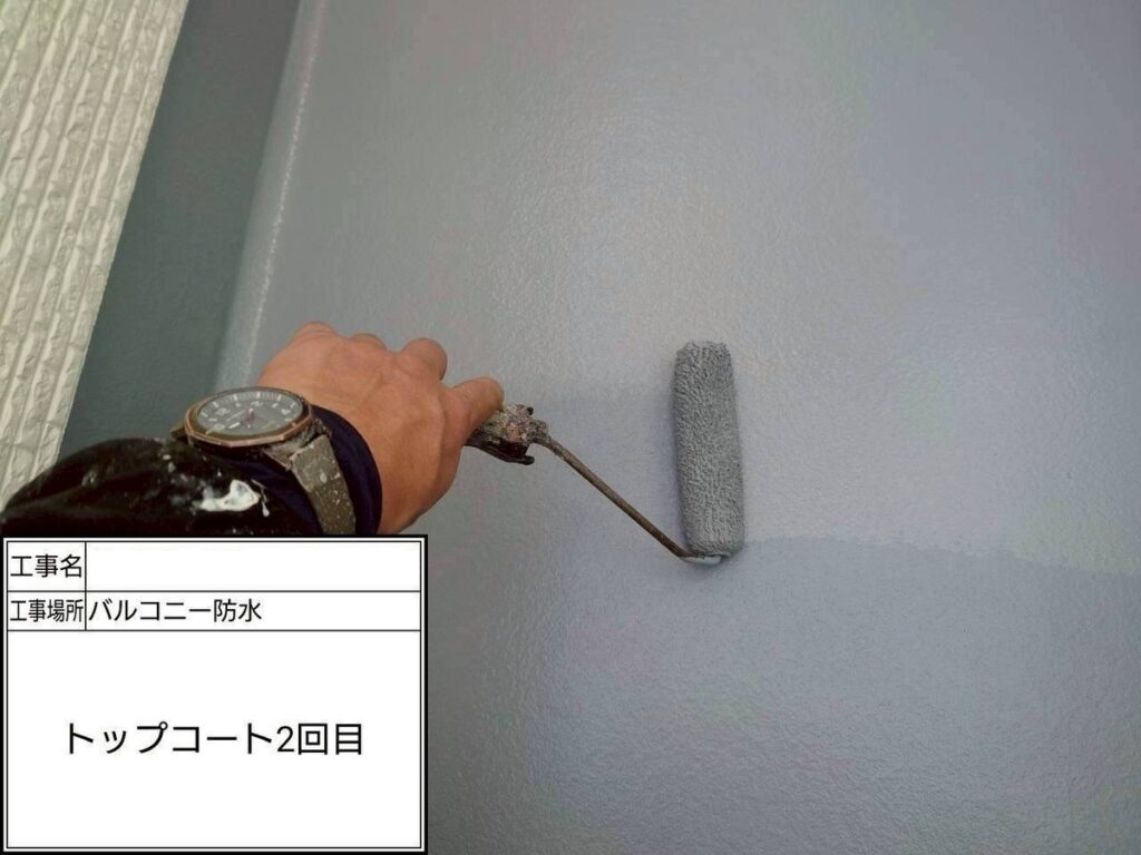 神奈川県鎌倉市-ベランダ施工-トップコート1回目サムネイル