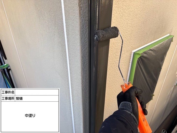 神奈川県鎌倉市-屋根カバー外壁塗装-竪樋中塗り